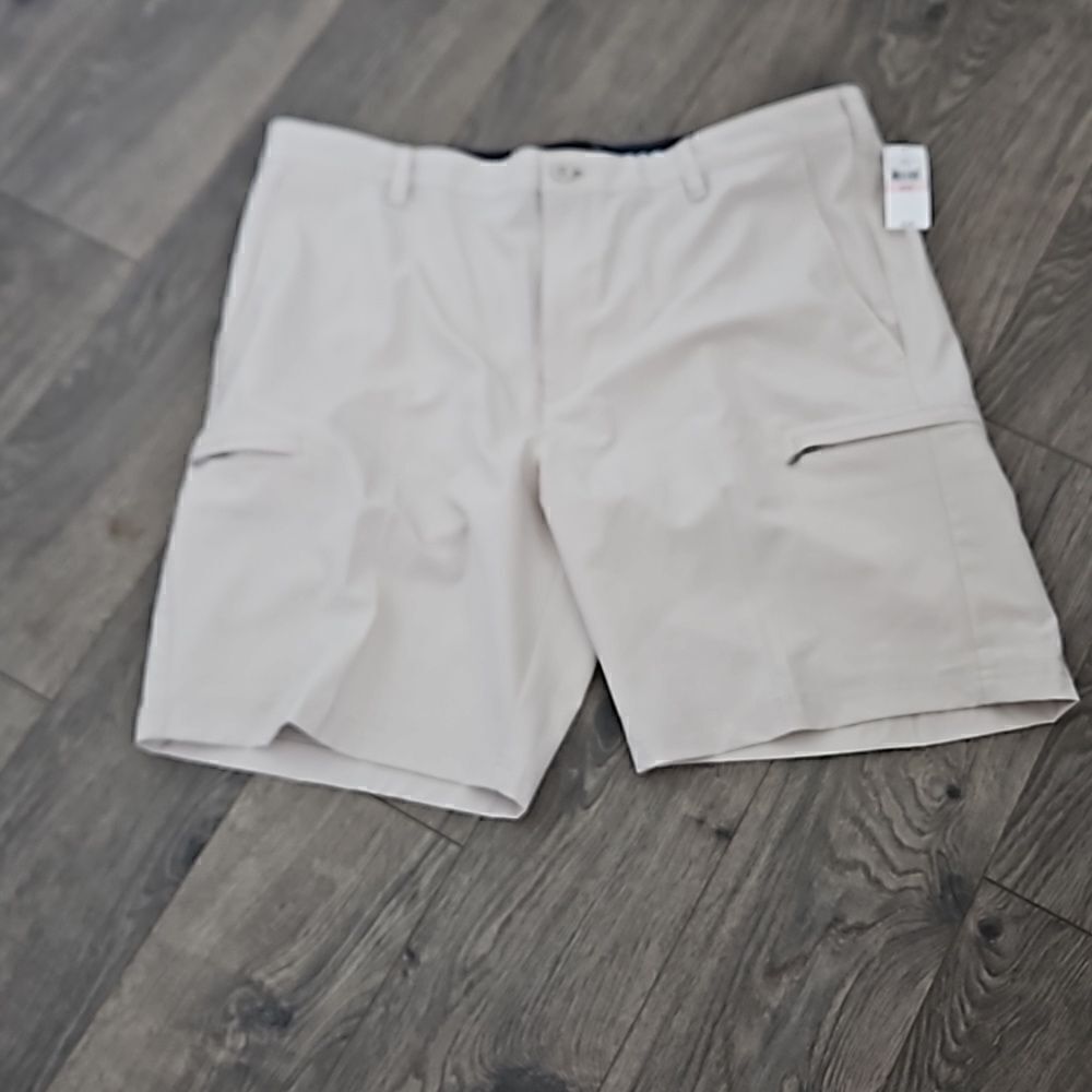 NWT IZOD SWINGFLEX golf shorts